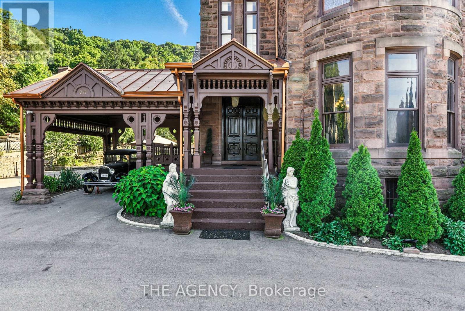 26 Ravenscliffe Avenue, Hamilton, ON - Outdoor With Facade