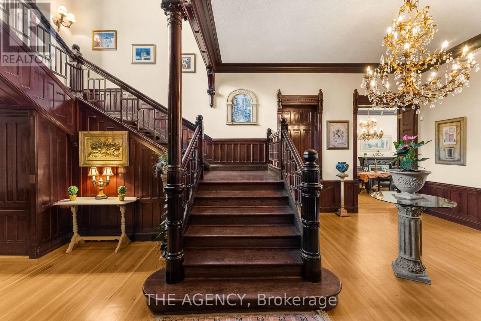 26 Ravenscliffe Avenue, Hamilton, ON - Indoor Photo Showing Other Room