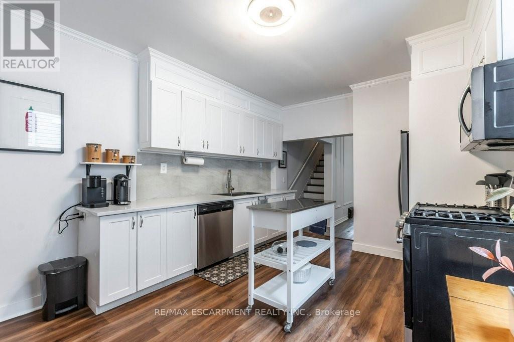 346 Hughson Street N, Hamilton, ON - Indoor Photo Showing Kitchen