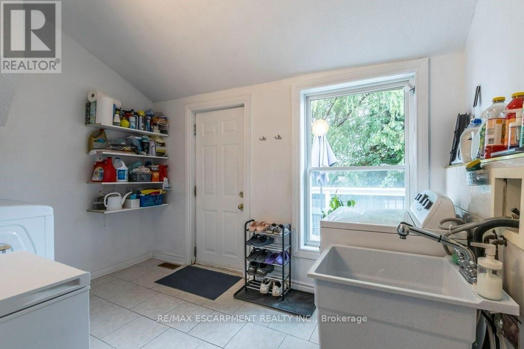 346 Hughson Street N, Hamilton, ON - Indoor Photo Showing Laundry Room