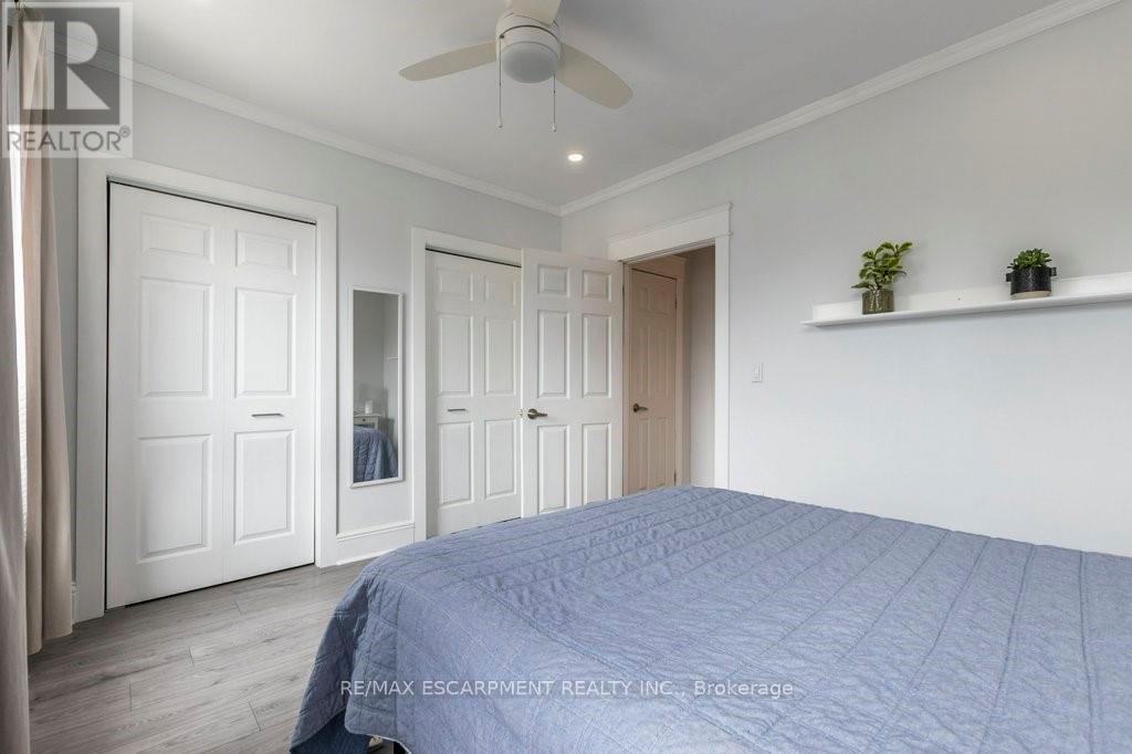 346 Hughson Street N, Hamilton, ON - Indoor Photo Showing Bedroom