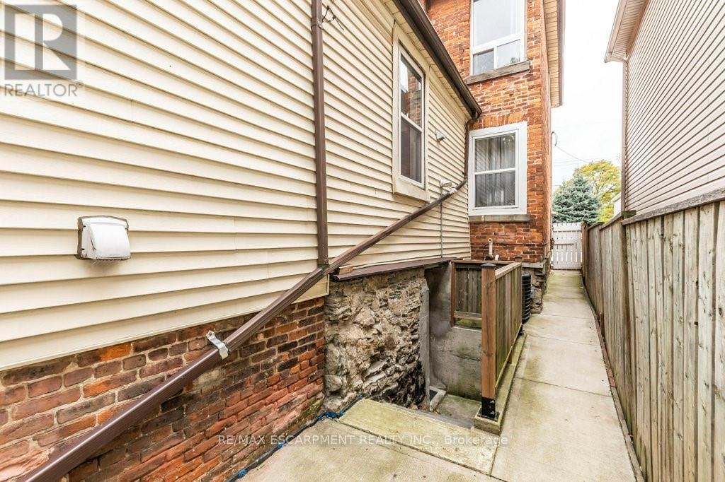 346 Hughson Street N, Hamilton, ON - Outdoor