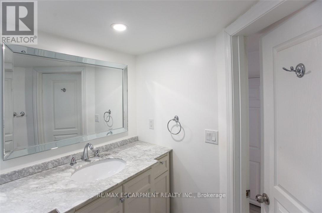 346 Hughson Street N, Hamilton, ON - Indoor Photo Showing Bathroom