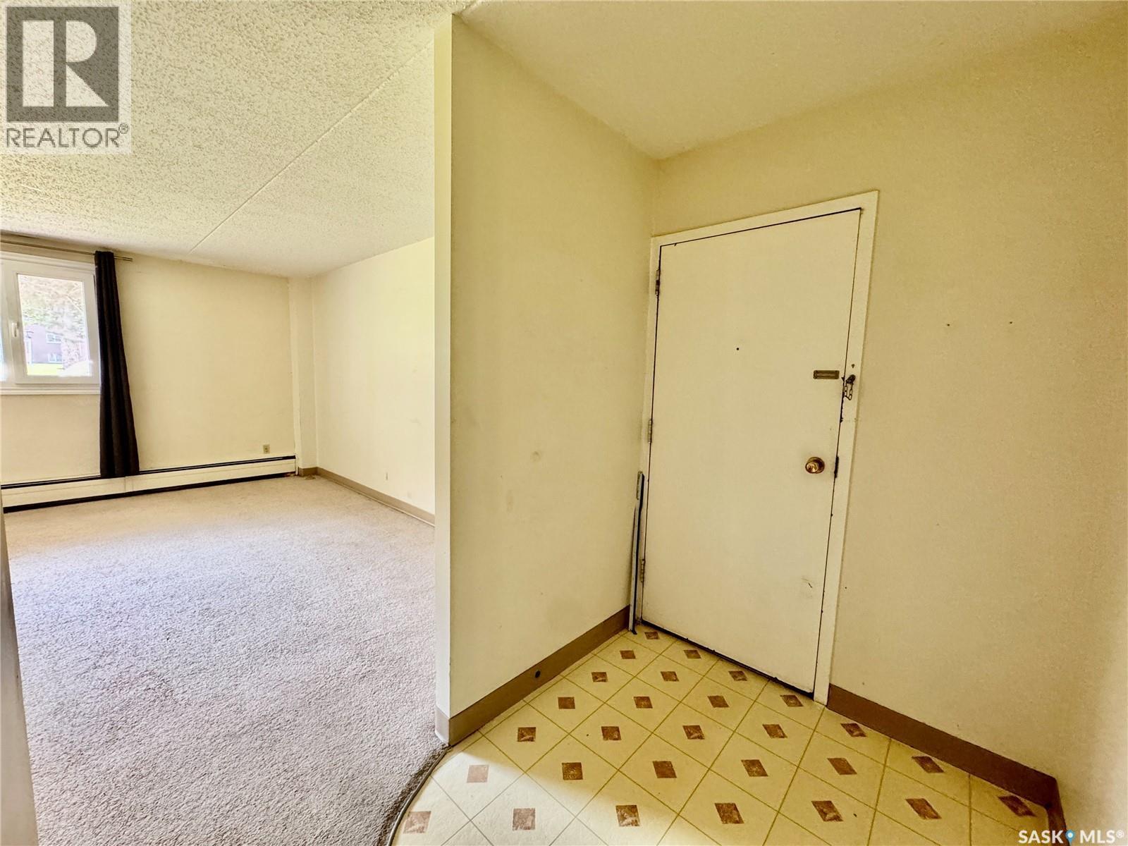 11 27 Centennial Street, Regina, SK - Indoor Photo Showing Other Room