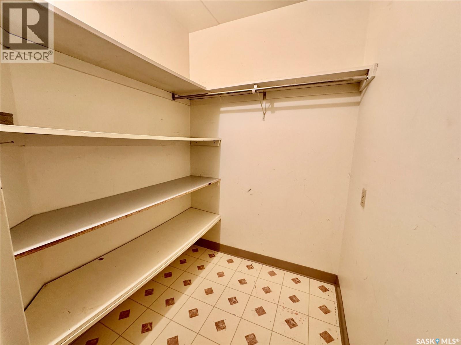 11 27 Centennial Street, Regina, SK - Indoor With Storage