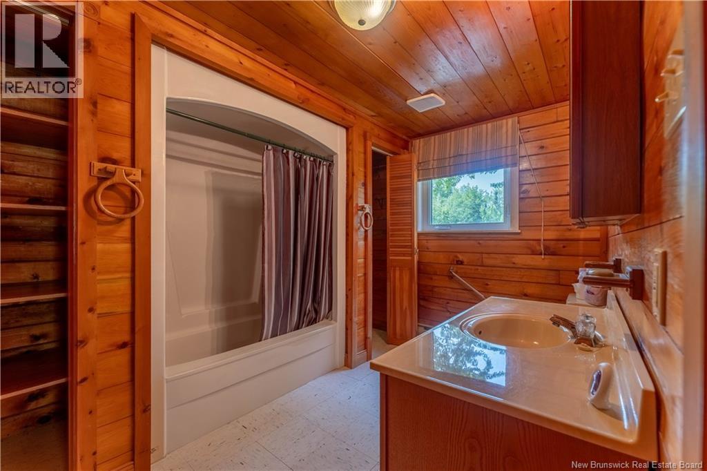 27 Bink Crescent, Harvey, NB - Indoor Photo Showing Bathroom