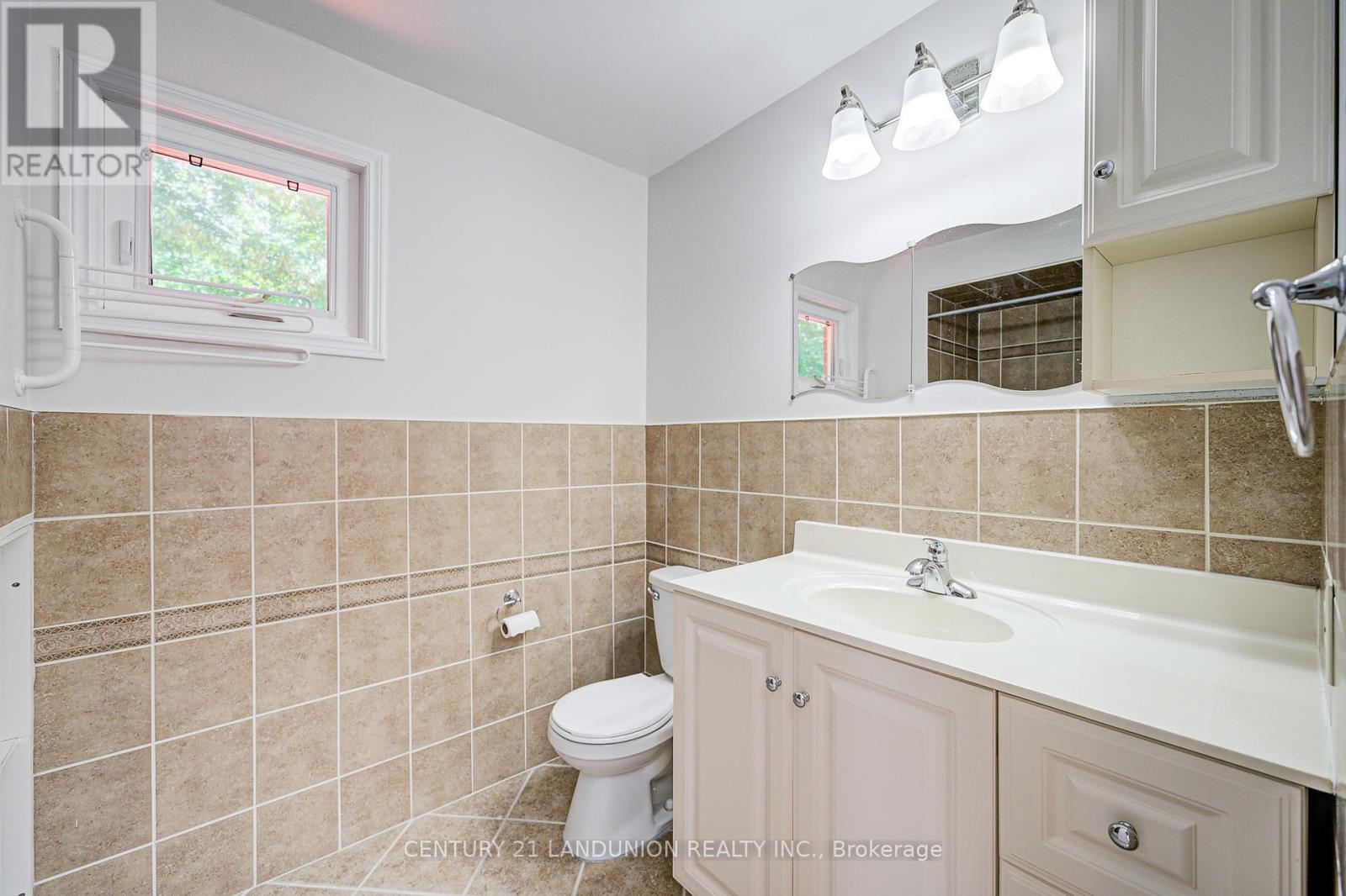 12B Burnt Bark Drive, Toronto, ON - Indoor Photo Showing Bathroom