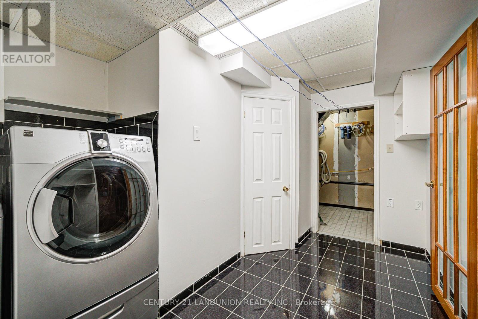12B Burnt Bark Drive, Toronto, ON - Indoor Photo Showing Laundry Room