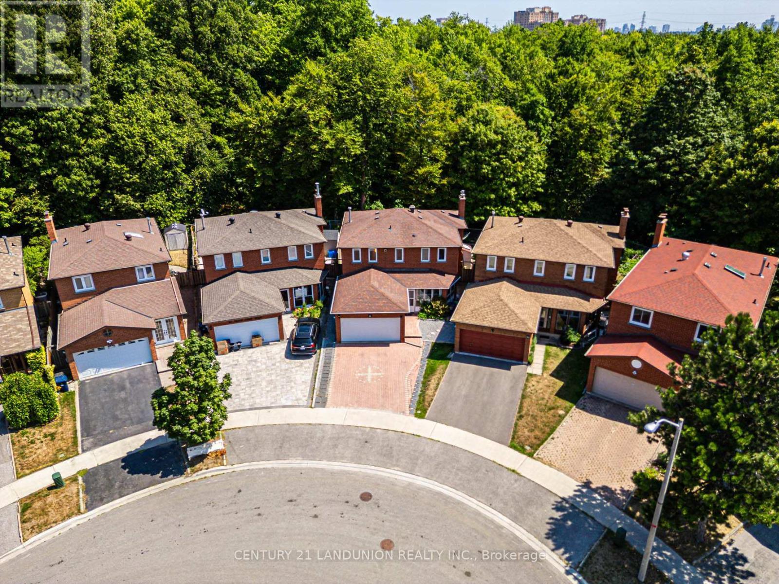 12B Burnt Bark Drive, Toronto, ON - Outdoor