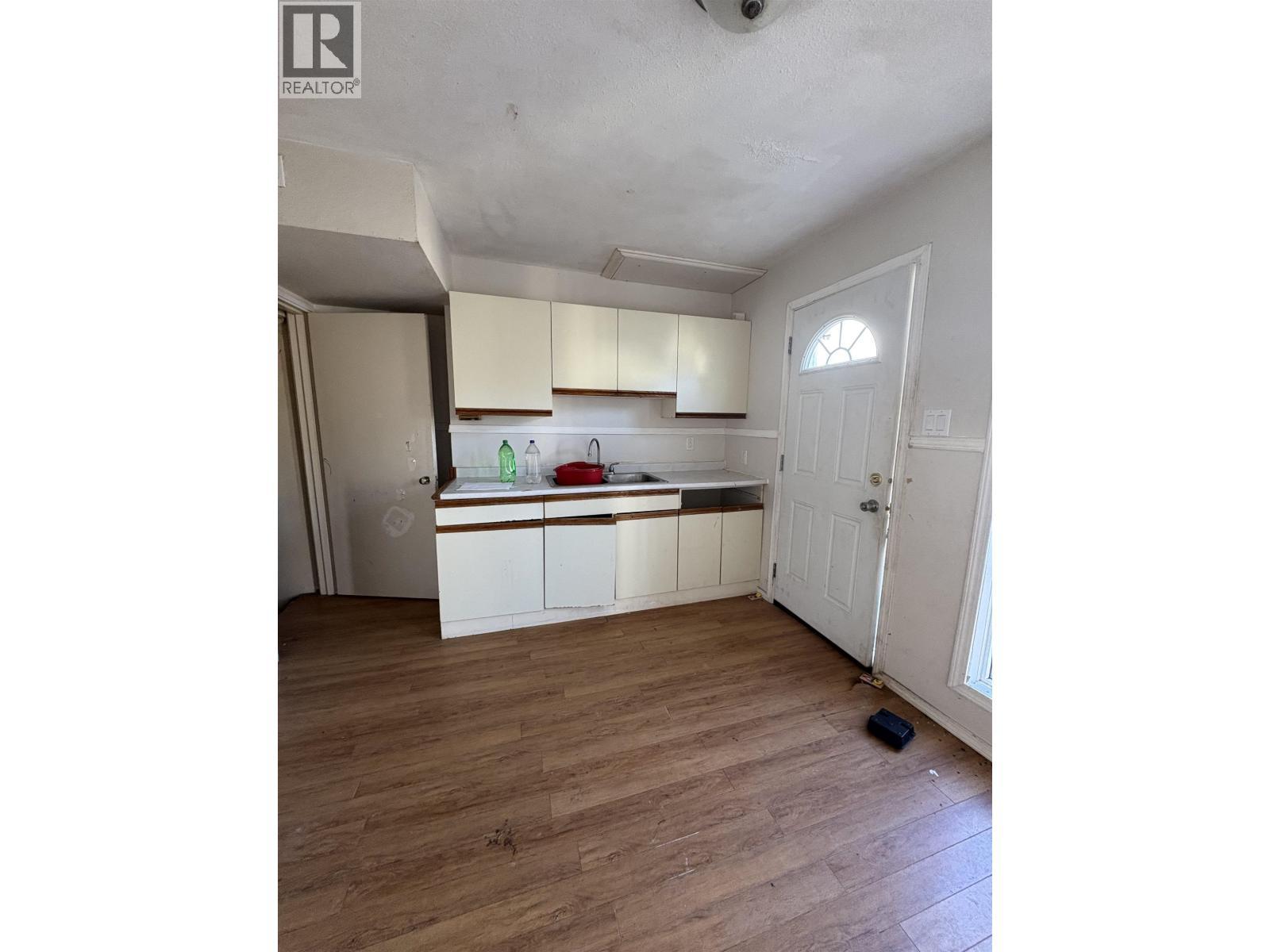 77 Wedeene Street, Kitimat, BC - Indoor Photo Showing Kitchen