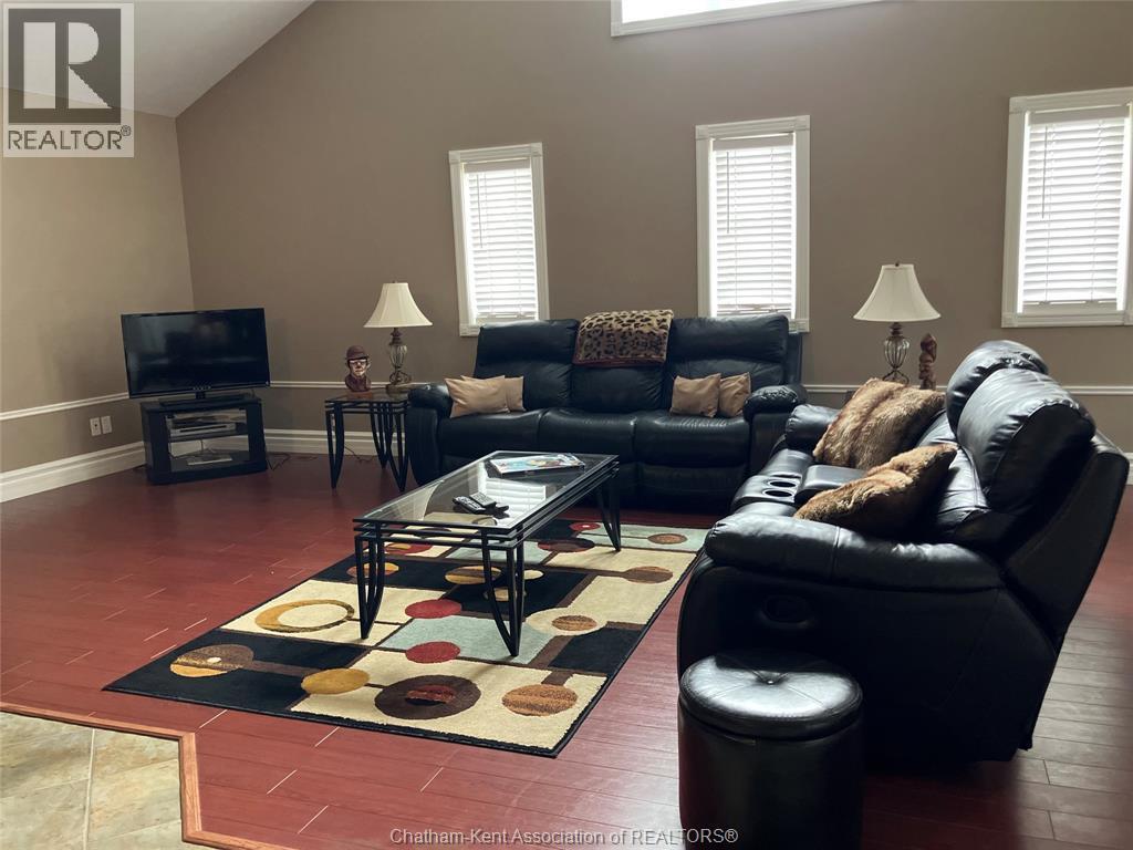 601 Grand Avenue East Unit# Upper, Chatham, ON - Indoor Photo Showing Living Room