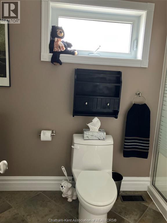 601 Grand Avenue East Unit# Upper, Chatham, ON - Indoor Photo Showing Bathroom