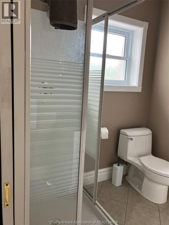601 Grand Avenue East Unit# Upper, Chatham, ON - Indoor Photo Showing Bathroom