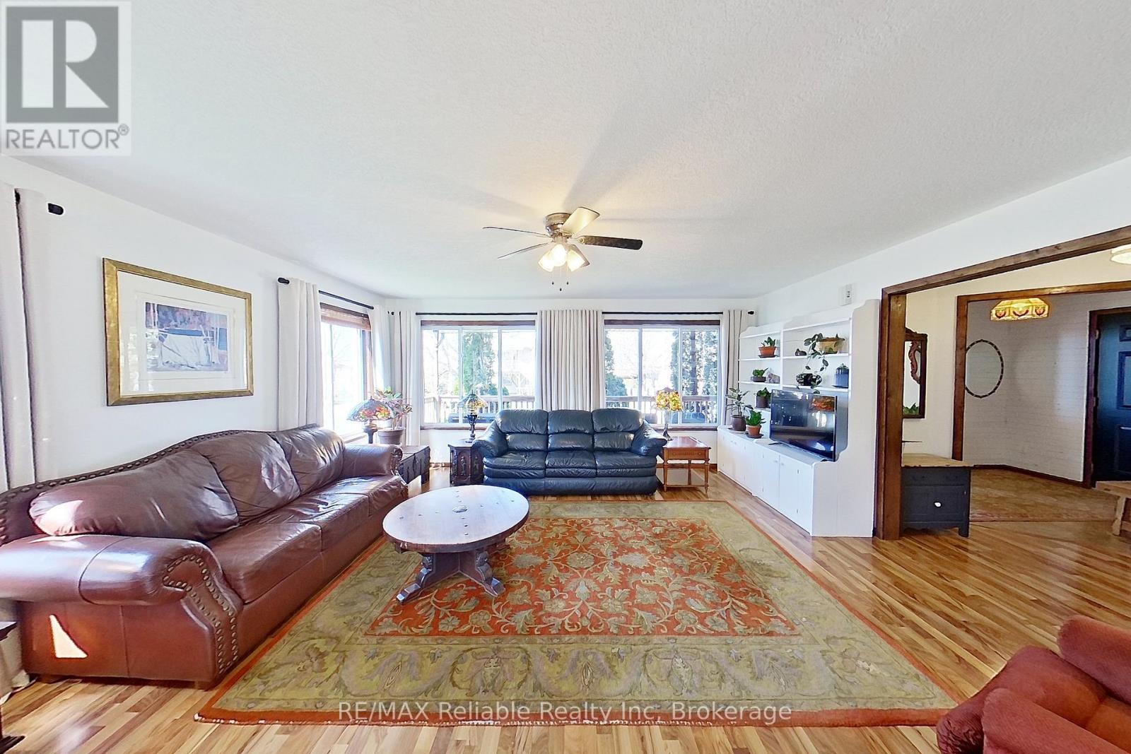 77504 Melena Drive, Bluewater (Bayfield), ON - Indoor Photo Showing Living Room