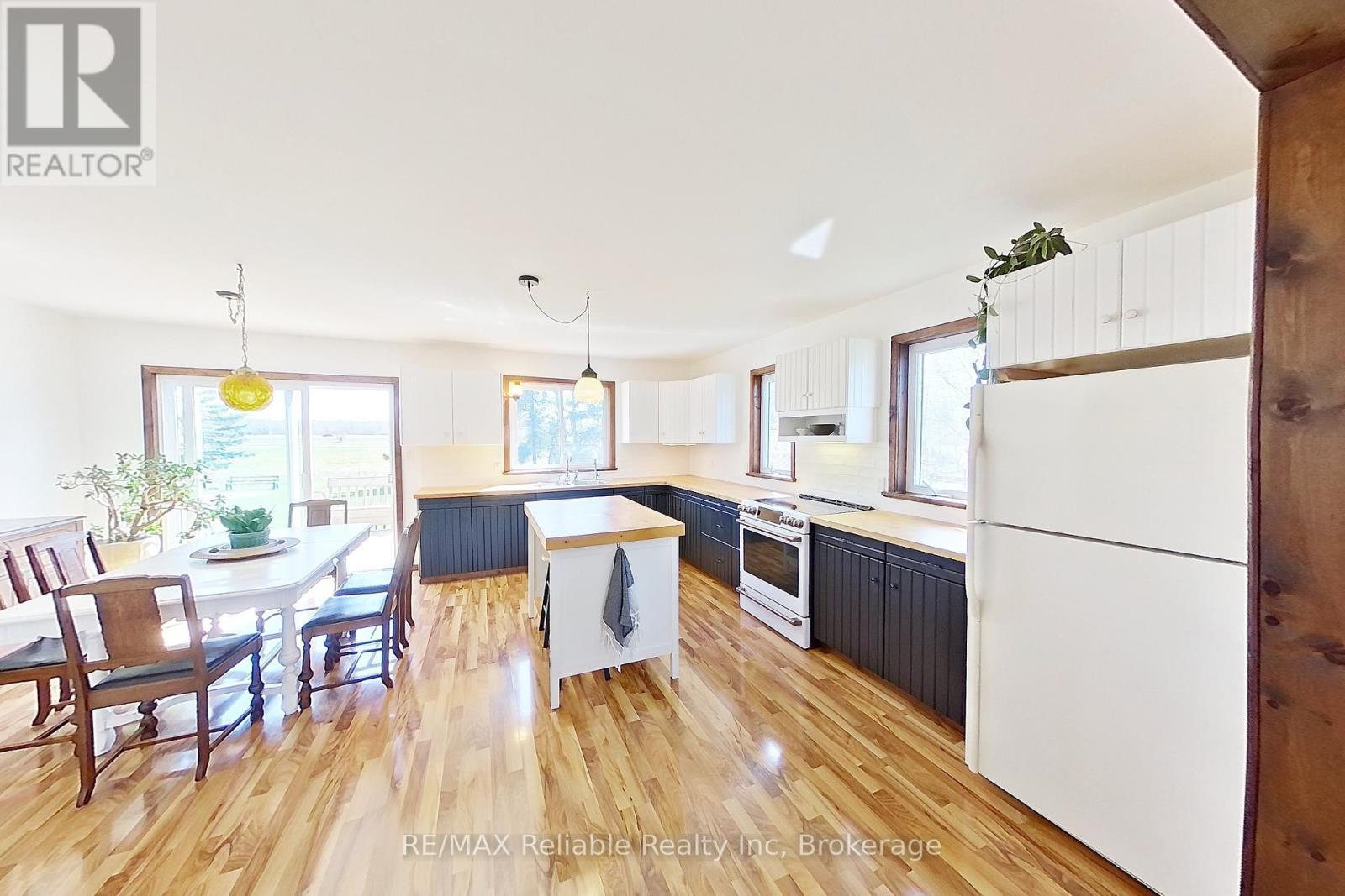 77504 Melena Drive, Bluewater (Bayfield), ON - Indoor Photo Showing Kitchen