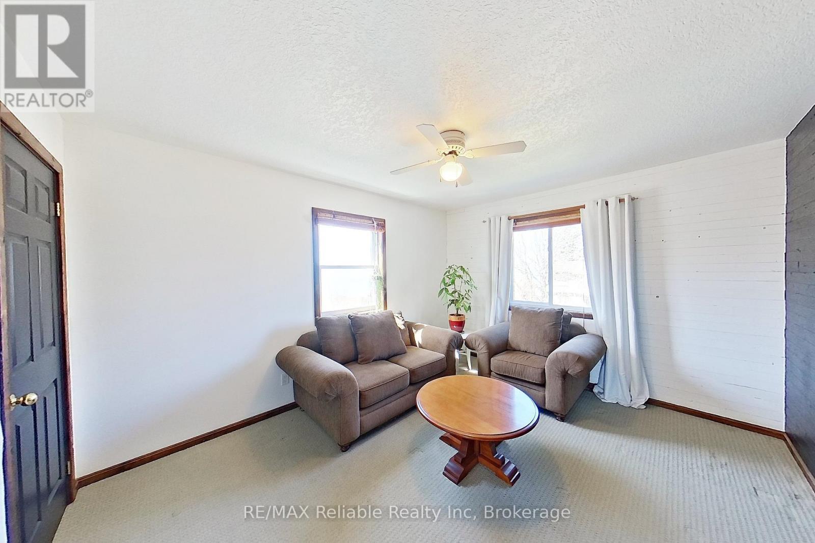 77504 Melena Drive, Bluewater (Bayfield), ON - Indoor Photo Showing Living Room
