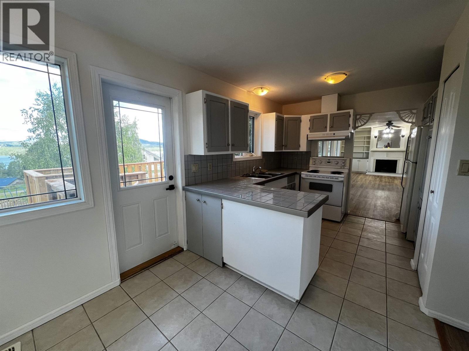 525 Tunasa Drive, Fraser Lake, BC - Indoor Photo Showing Kitchen