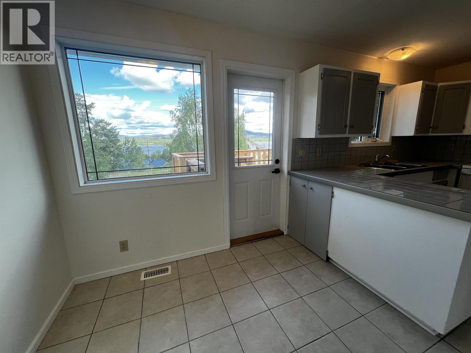 525 Tunasa Drive, Fraser Lake, BC - Indoor Photo Showing Kitchen