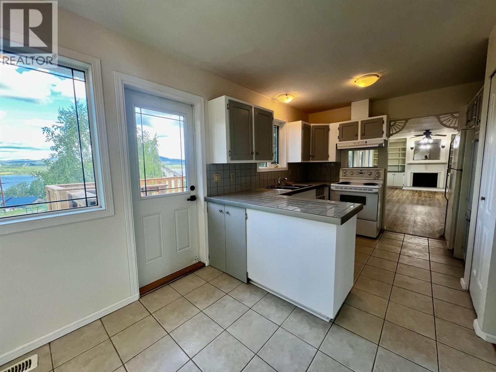 525 Tunasa Drive, Fraser Lake, BC - Indoor Photo Showing Kitchen With Double Sink