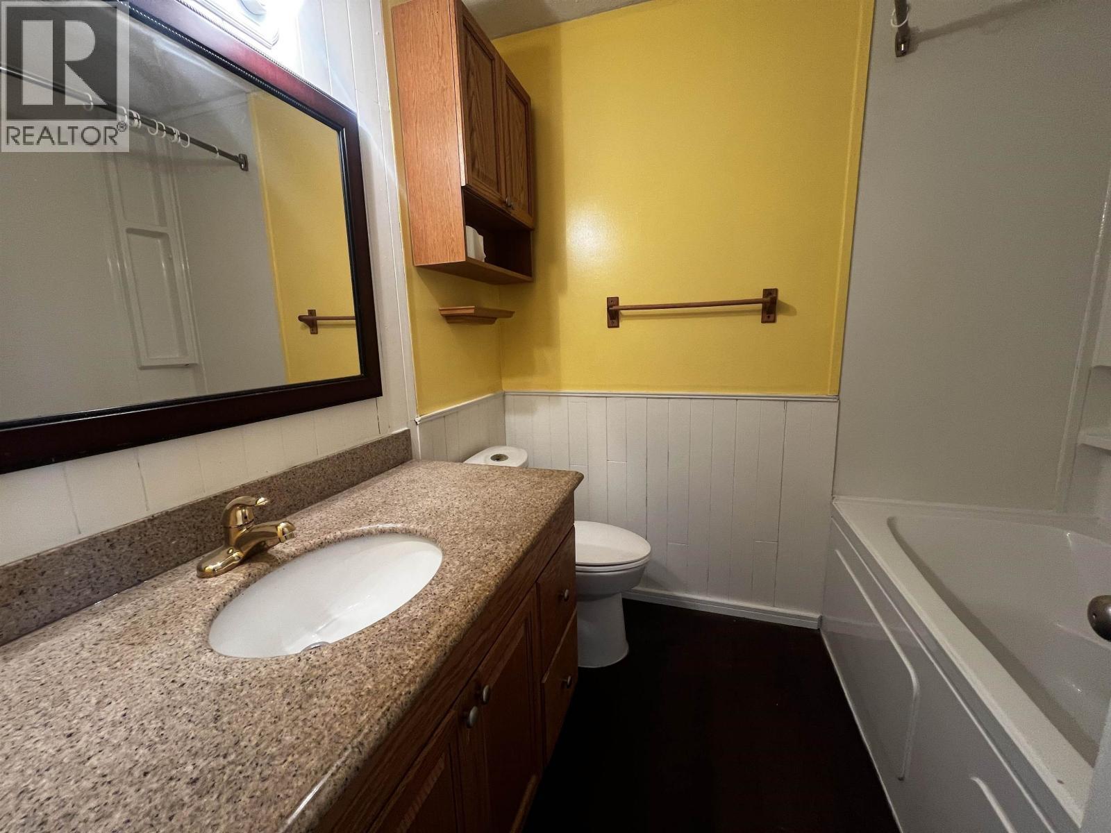 525 Tunasa Drive, Fraser Lake, BC - Indoor Photo Showing Bathroom