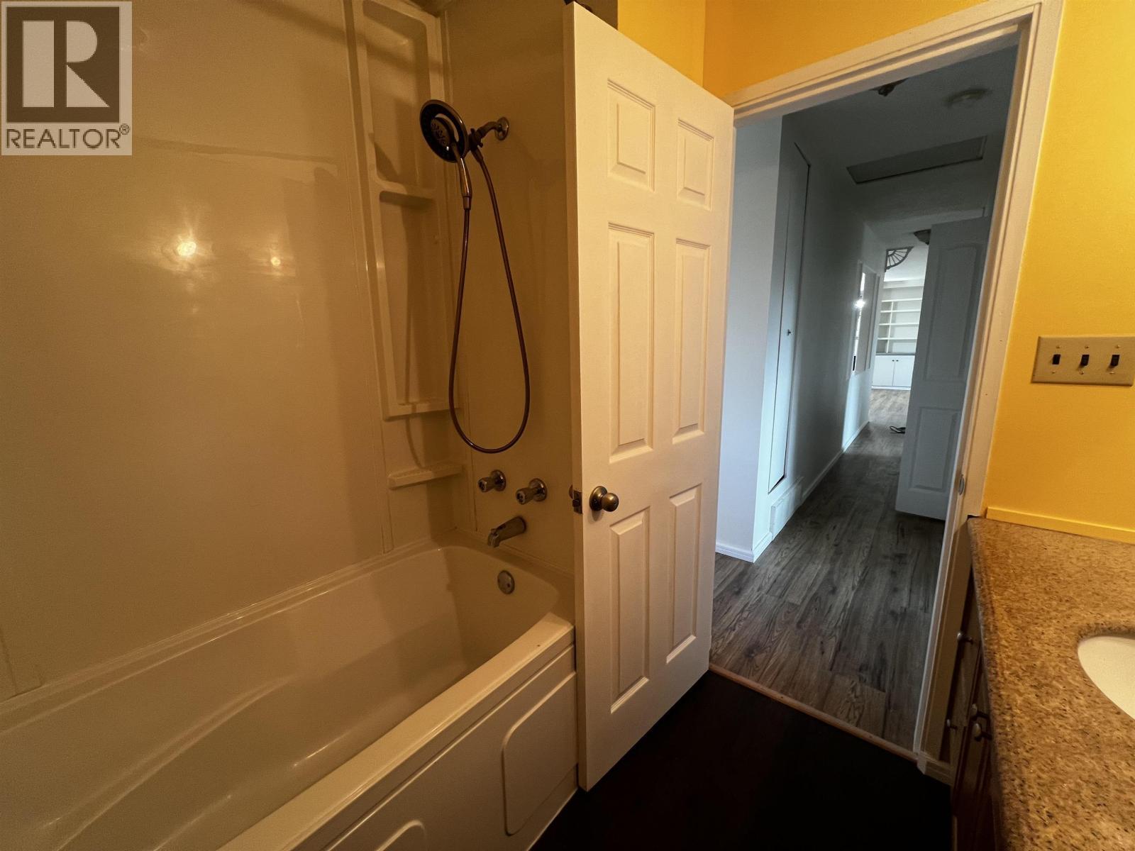 525 Tunasa Drive, Fraser Lake, BC - Indoor Photo Showing Bathroom