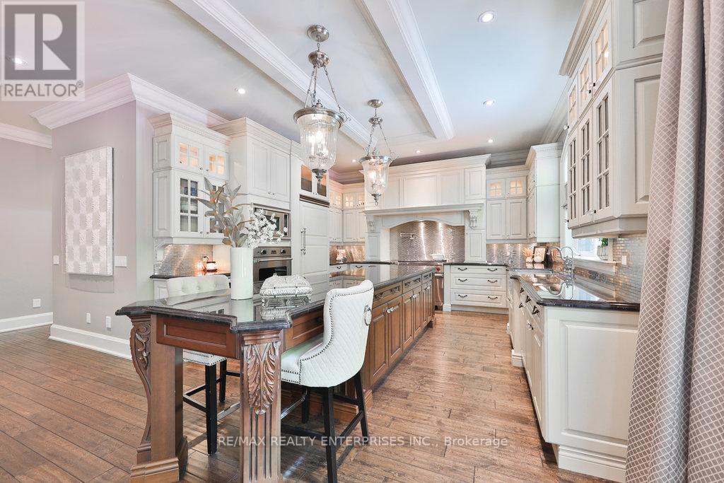 5047 Lakeshore Road, Burlington, ON - Indoor