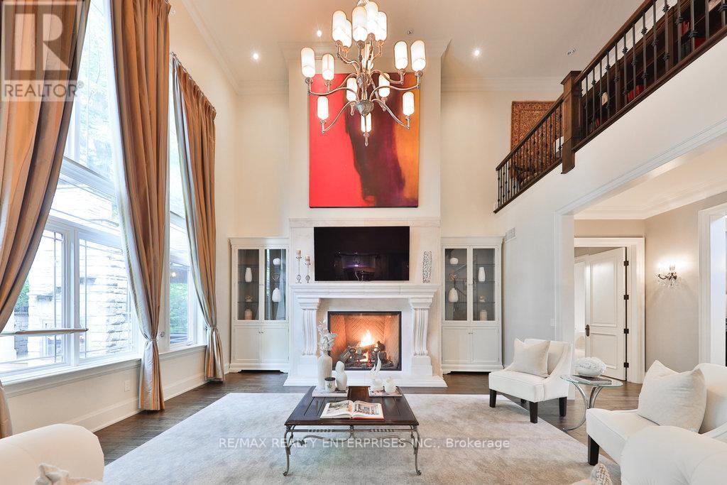 5047 Lakeshore Road, Burlington, ON - Indoor Photo Showing Living Room With Fireplace