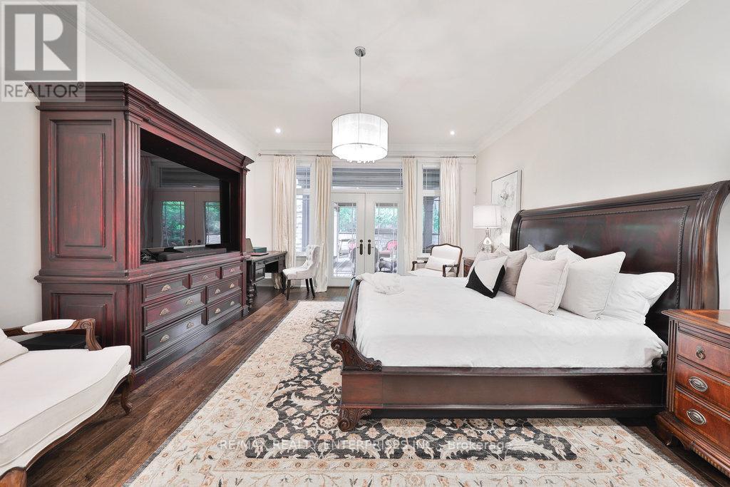 5047 Lakeshore Road, Burlington, ON - Indoor Photo Showing Bedroom