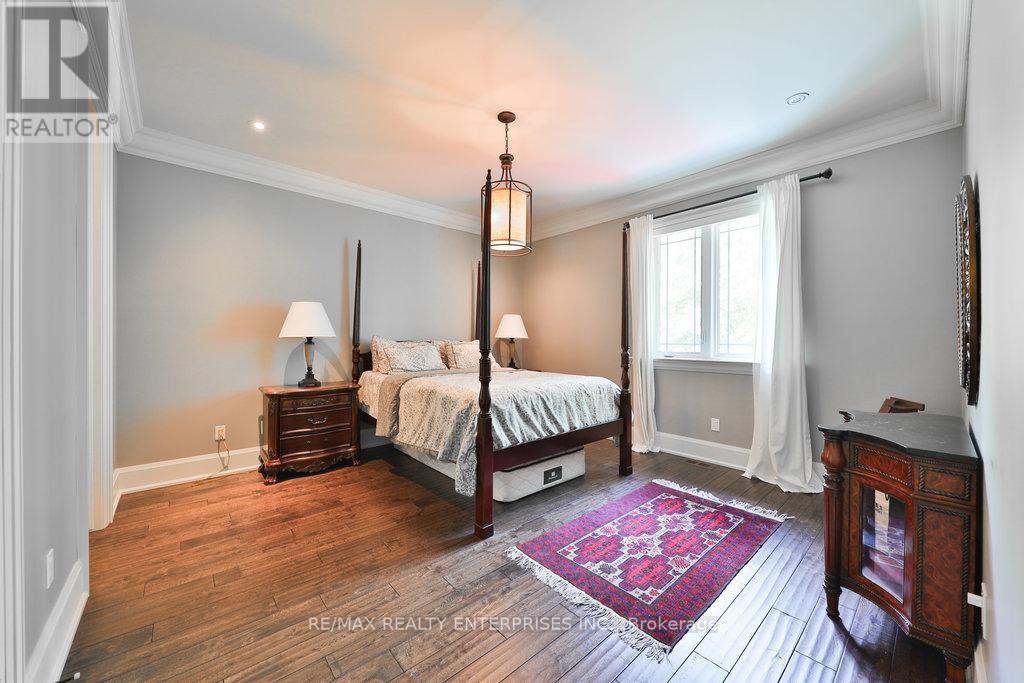 5047 Lakeshore Road, Burlington, ON - Indoor Photo Showing Bedroom