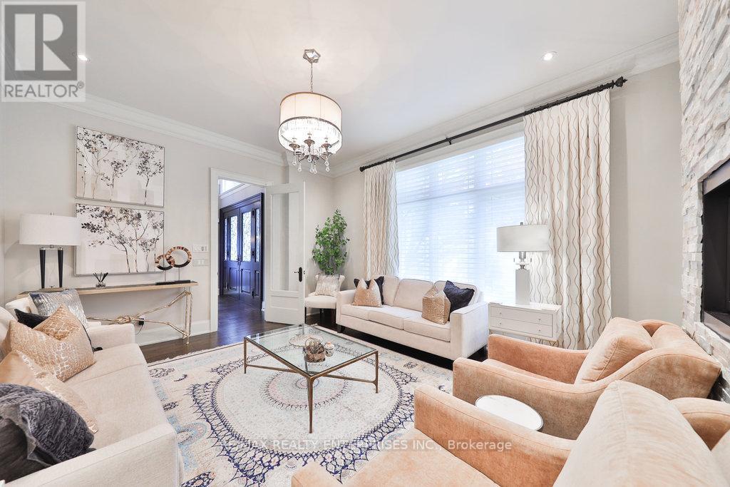 5047 Lakeshore Road, Burlington, ON - Indoor Photo Showing Living Room With Fireplace