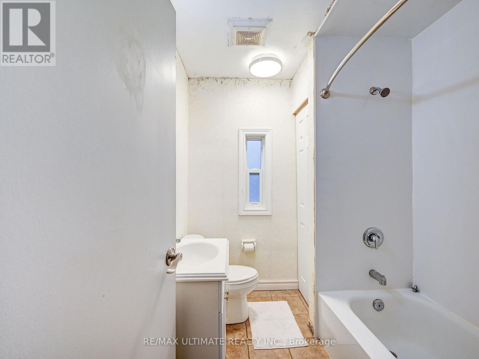 51 - 6476 Huggins Street, Niagara Falls, ON - Indoor Photo Showing Bathroom