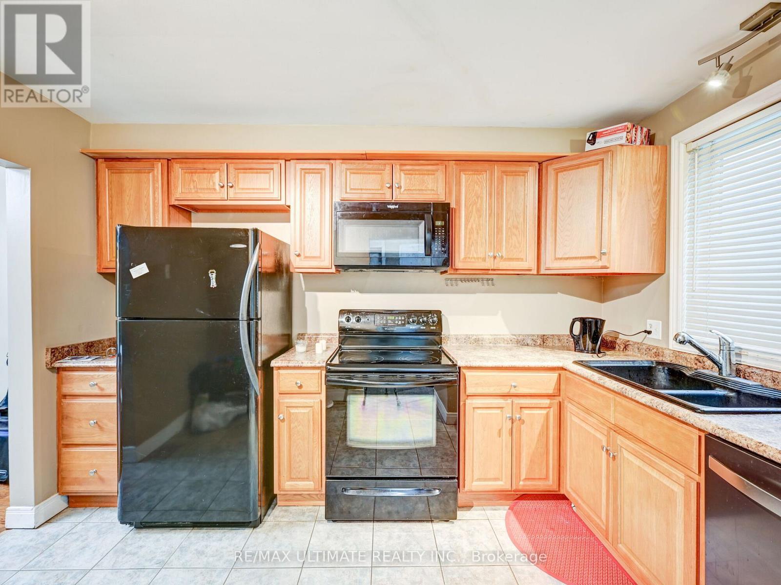 51 - 6476 Huggins Street, Niagara Falls, ON - Indoor Photo Showing Kitchen With Double Sink
