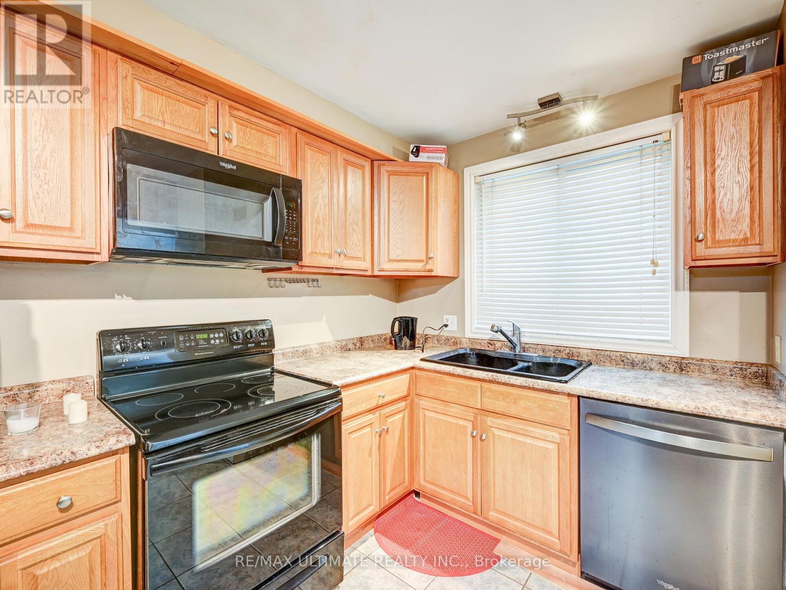 51 - 6476 Huggins Street, Niagara Falls, ON - Indoor Photo Showing Kitchen With Double Sink