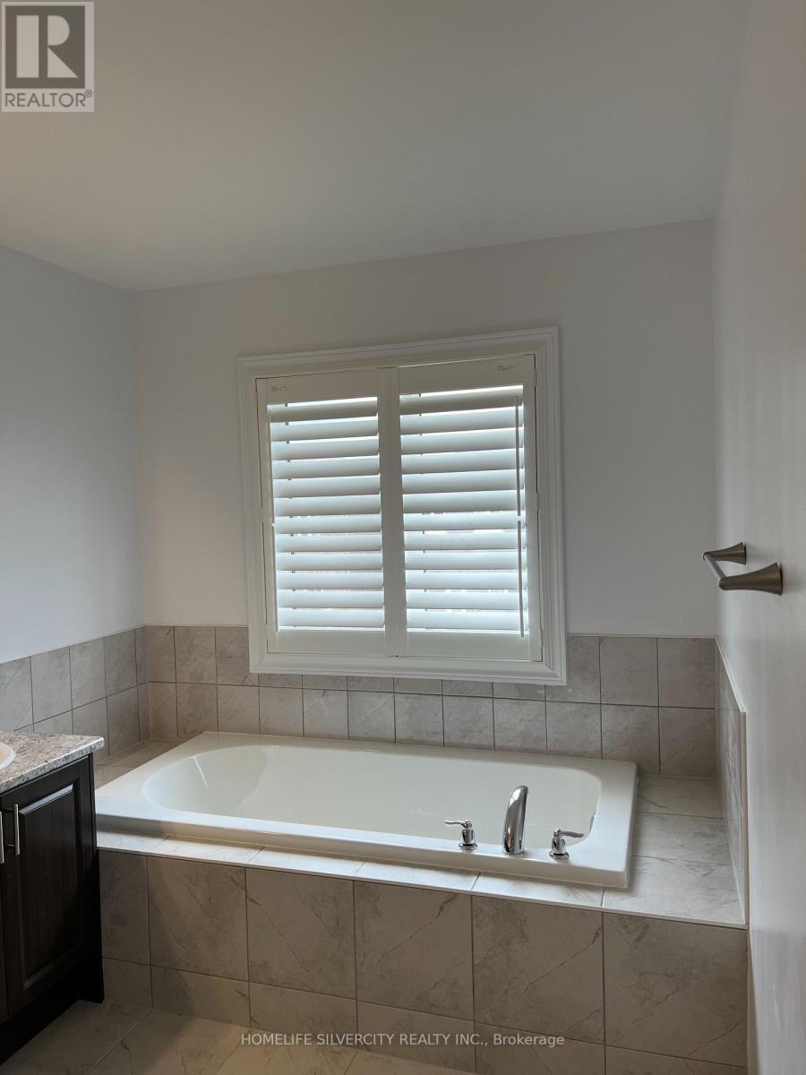 178 Seeley Avenue, Southgate, ON - Indoor Photo Showing Bathroom