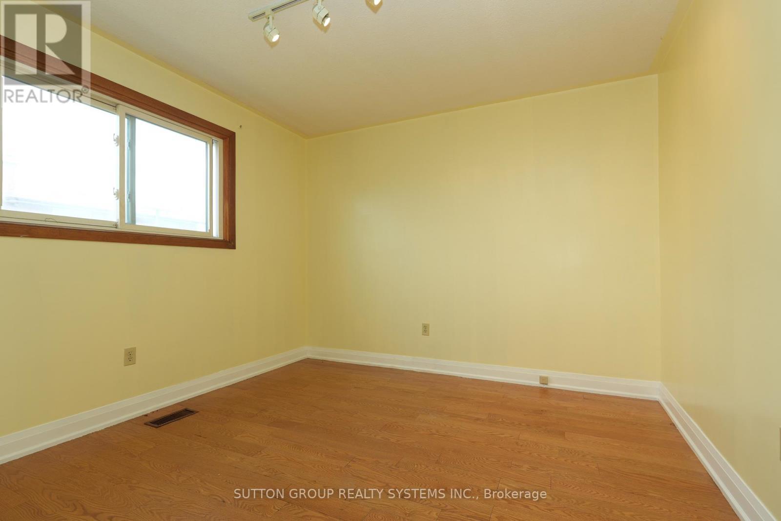 101 Henley Drive, Hamilton, ON - Indoor Photo Showing Other Room