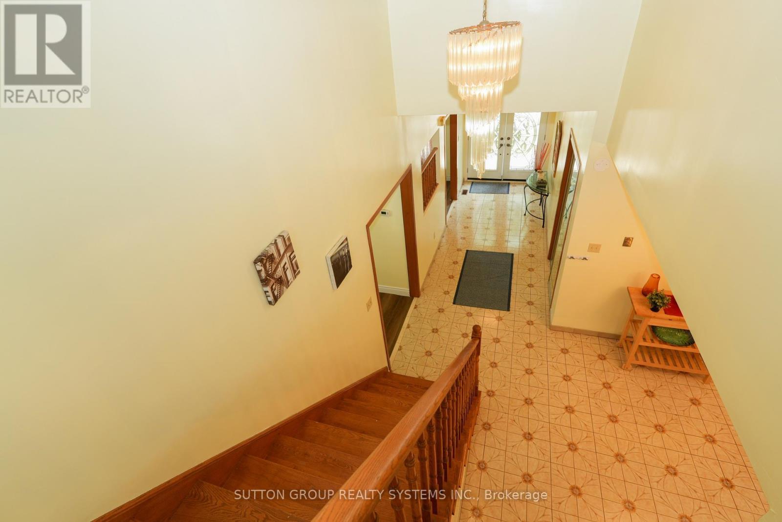 101 Henley Drive, Hamilton, ON - Indoor Photo Showing Other Room