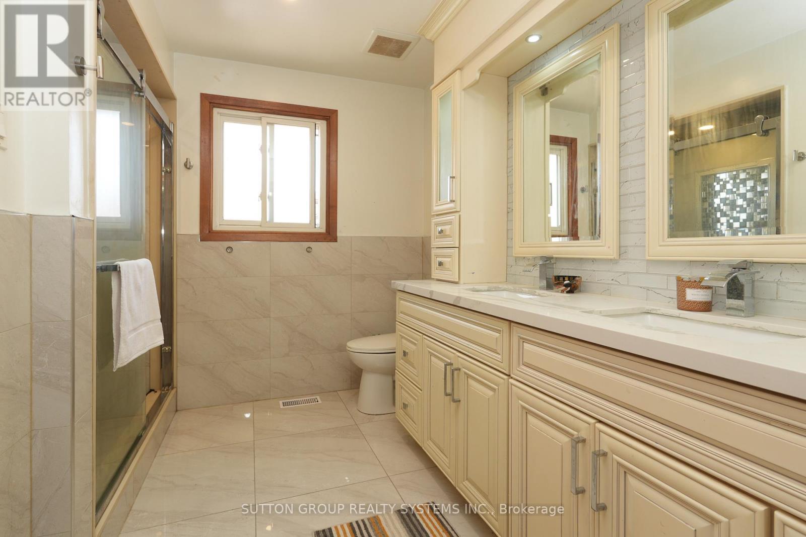 101 Henley Drive, Hamilton, ON - Indoor Photo Showing Bathroom