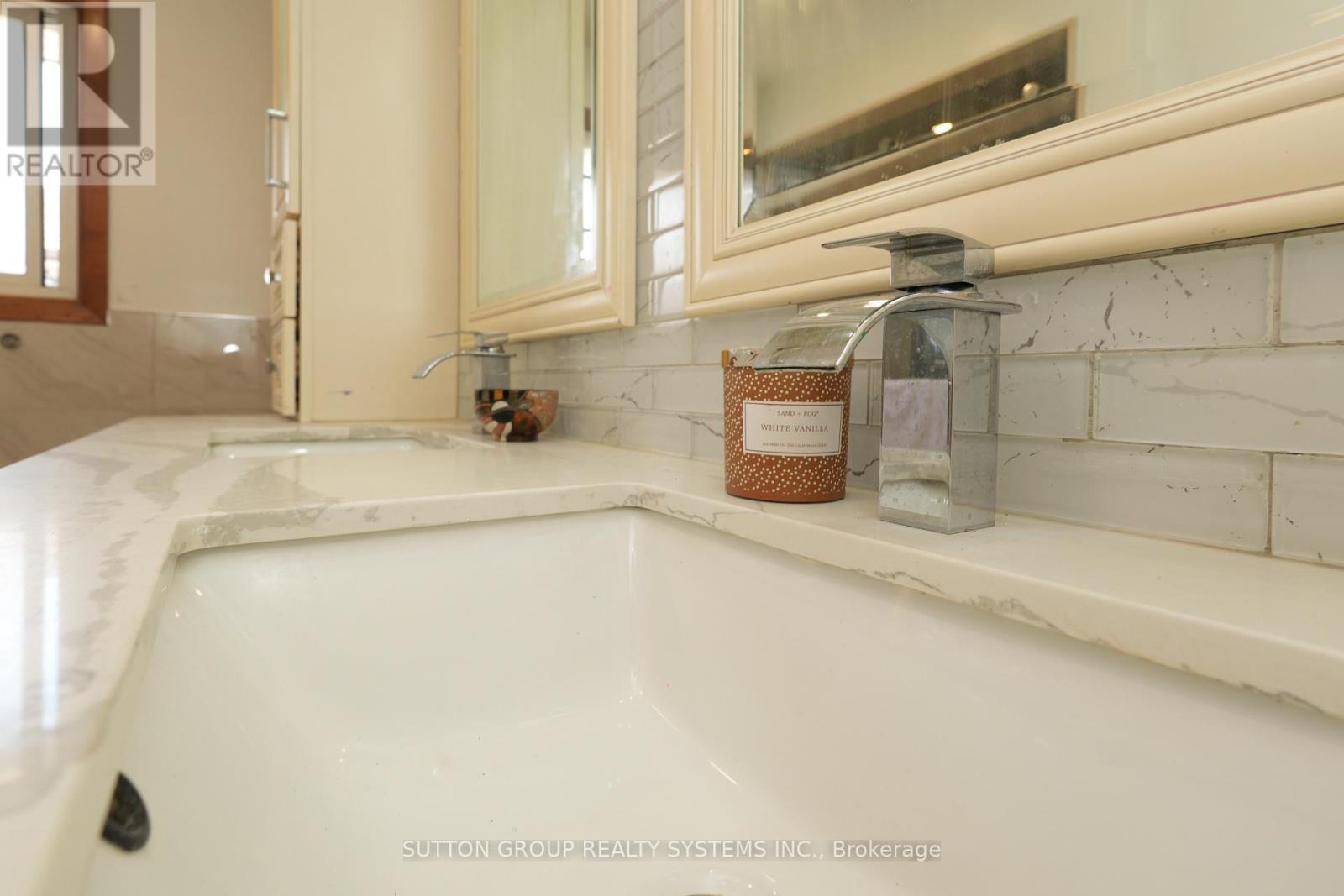 101 Henley Drive, Hamilton, ON - Indoor Photo Showing Bathroom