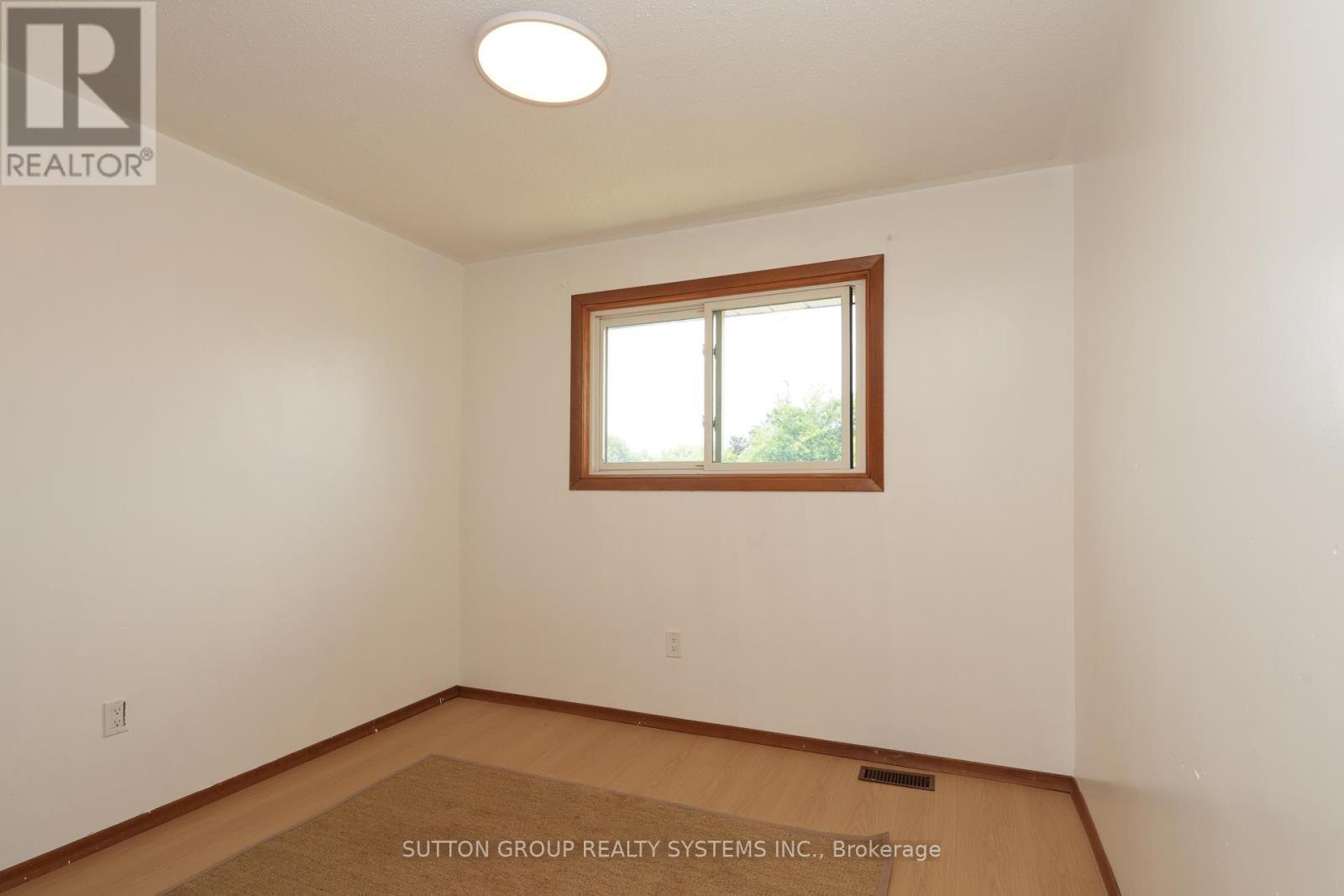 101 Henley Drive, Hamilton, ON - Indoor Photo Showing Other Room