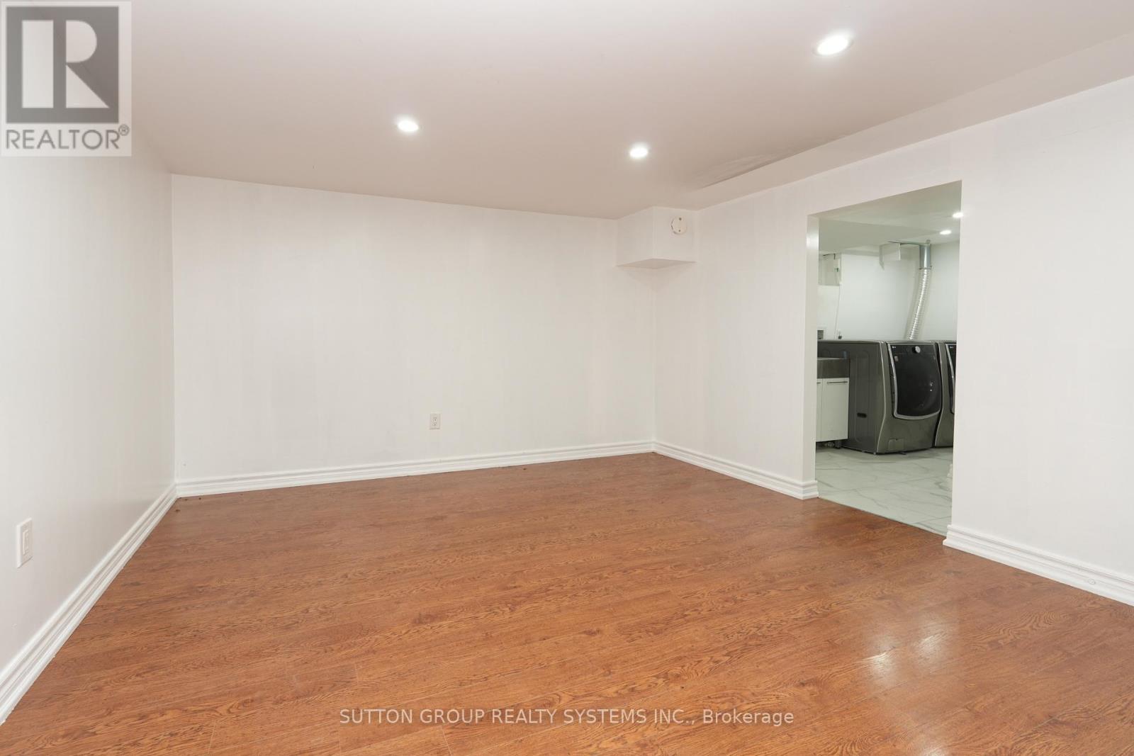 101 Henley Drive, Hamilton, ON - Indoor Photo Showing Other Room