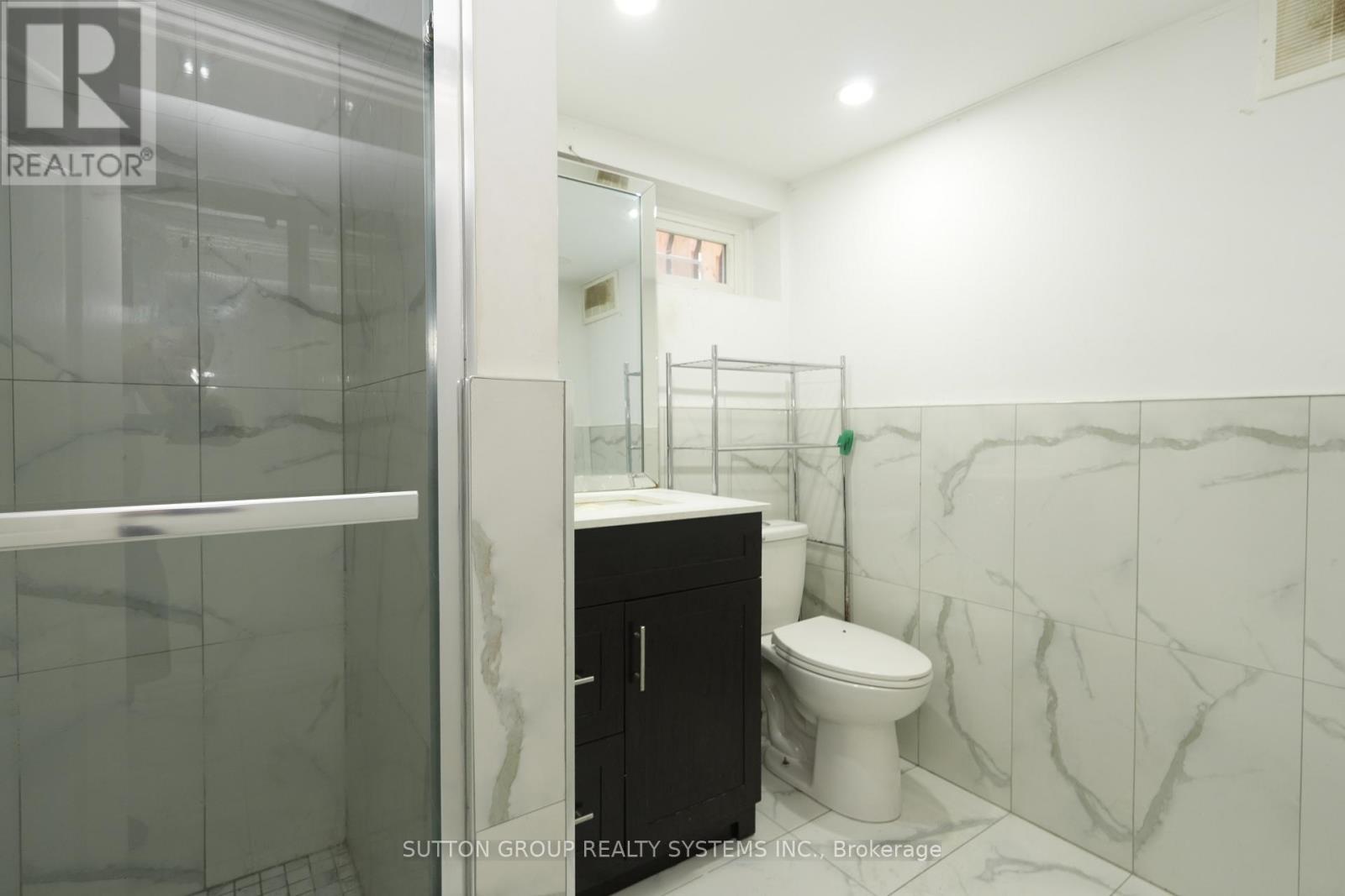 101 Henley Drive, Hamilton, ON - Indoor Photo Showing Bathroom