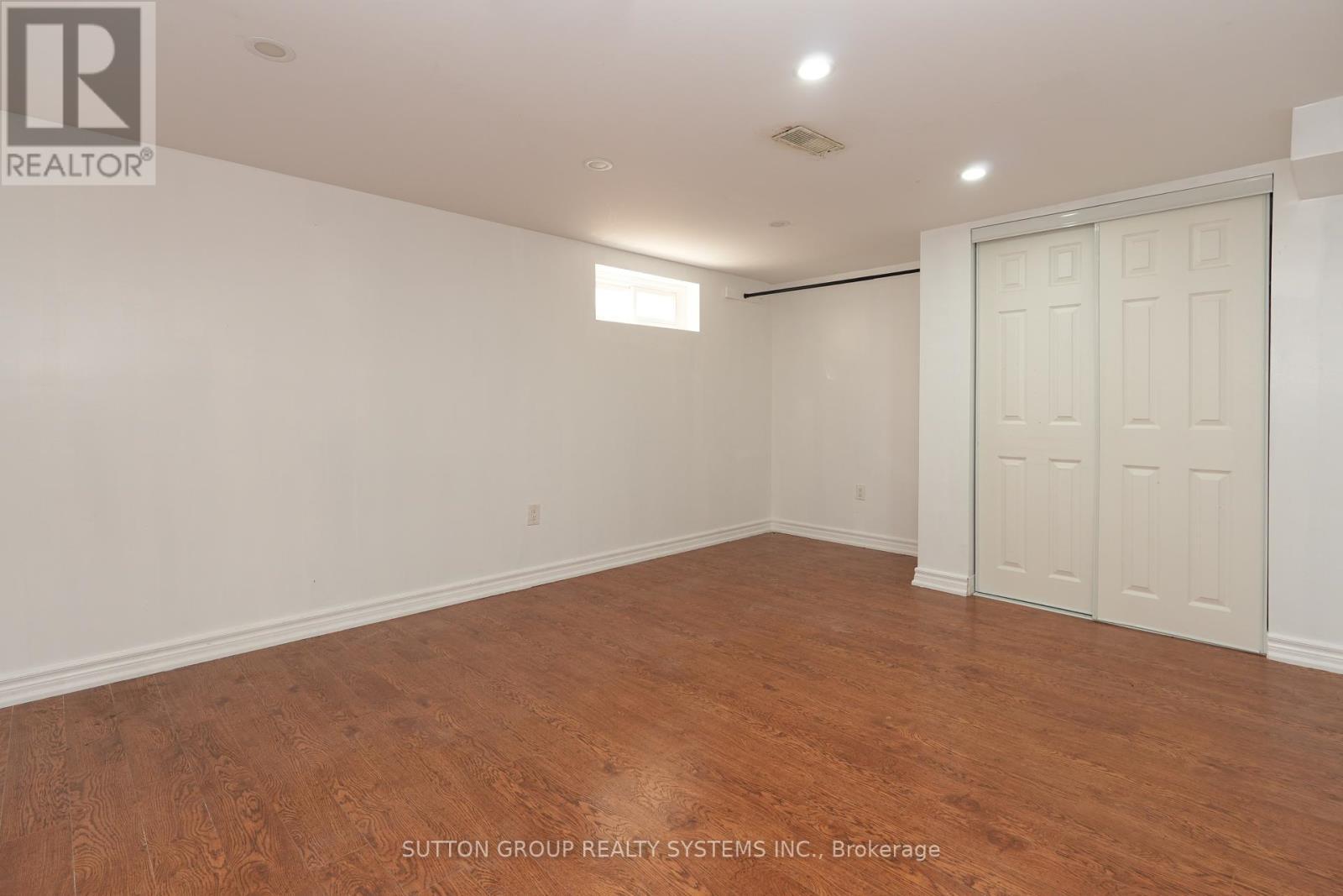 101 Henley Drive, Hamilton, ON - Indoor Photo Showing Other Room