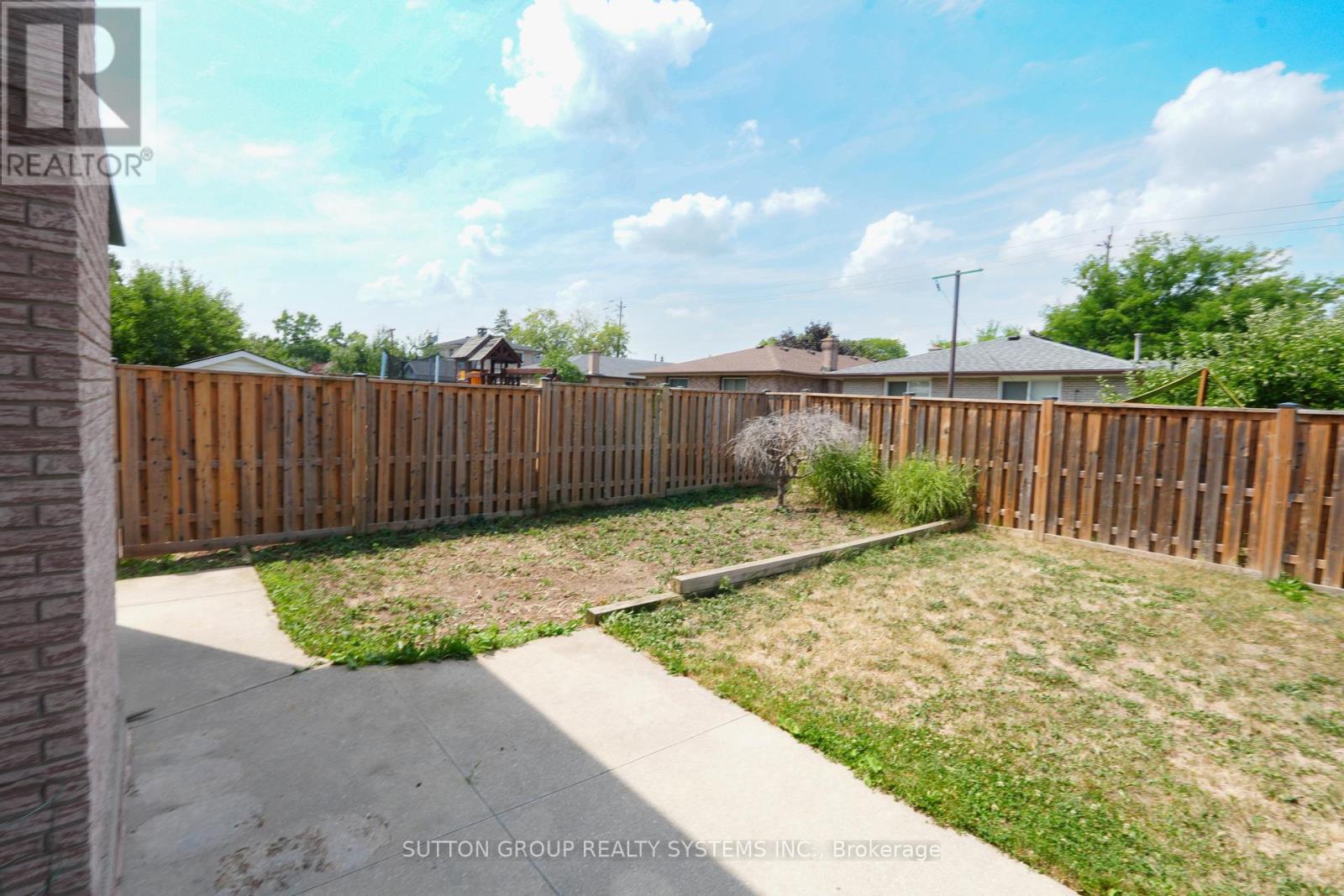 101 Henley Drive, Hamilton, ON - Outdoor