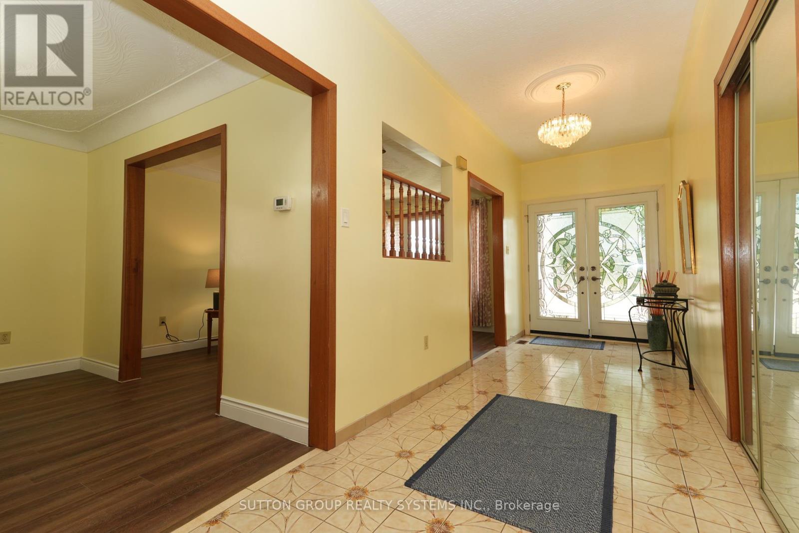 101 Henley Drive, Hamilton, ON - Indoor Photo Showing Other Room