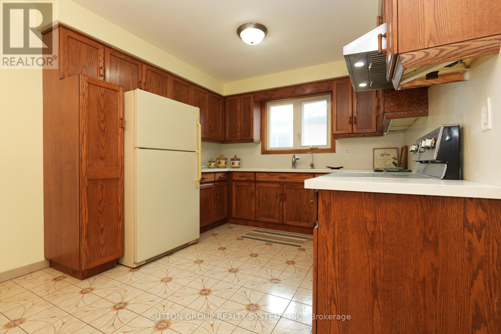 101 Henley Drive, Hamilton, ON - Indoor Photo Showing Kitchen