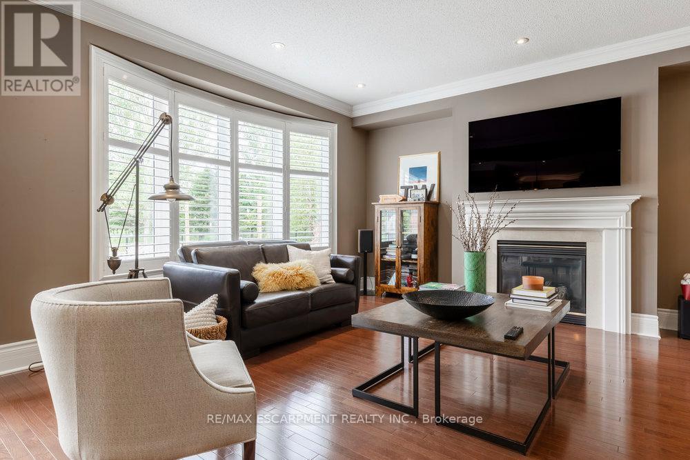4212 Kane Crescent, Burlington, ON - Indoor Photo Showing Living Room With Fireplace