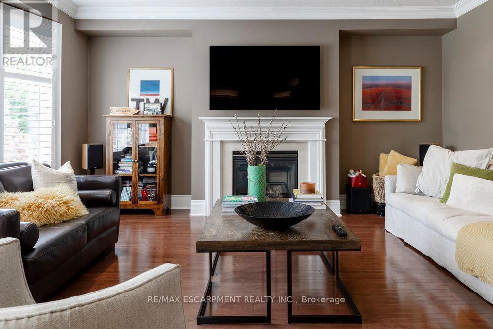 4212 Kane Crescent, Burlington, ON - Indoor Photo Showing Living Room With Fireplace