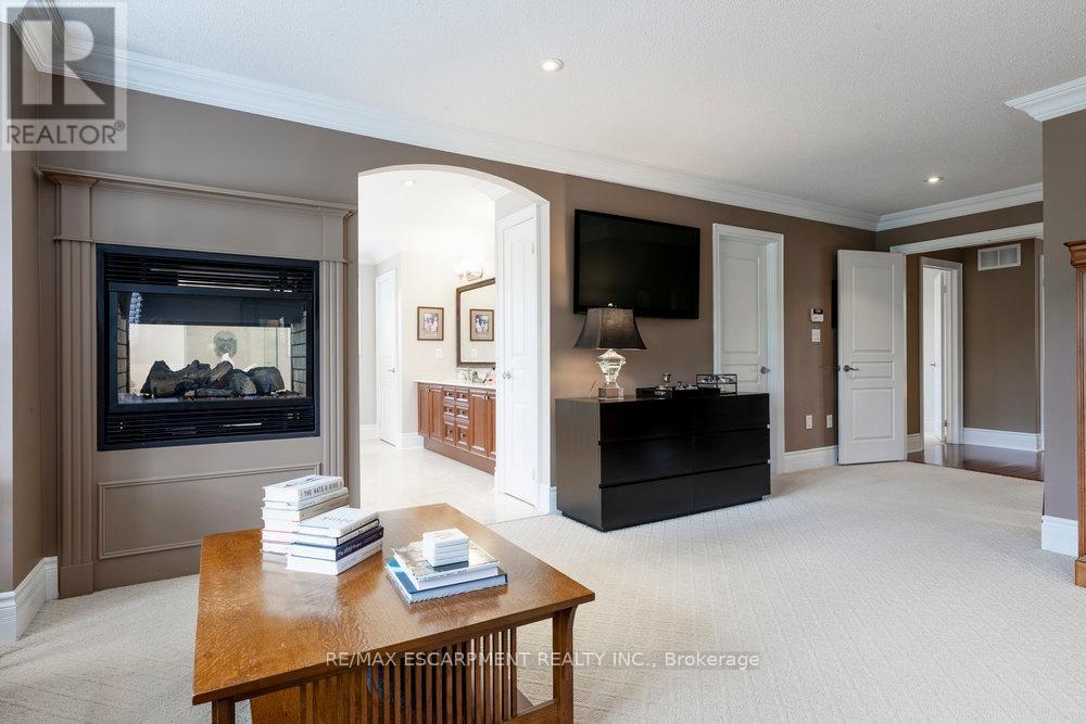 4212 Kane Crescent, Burlington, ON - Indoor Photo Showing Living Room With Fireplace