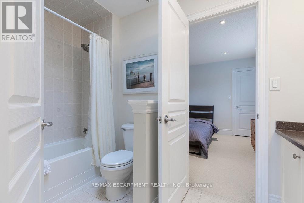 4212 Kane Crescent, Burlington, ON - Indoor Photo Showing Bathroom