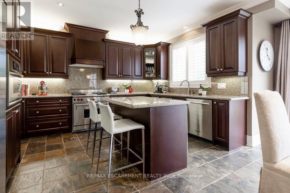 4212 Kane Crescent, Burlington, ON - Indoor Photo Showing Kitchen With Upgraded Kitchen